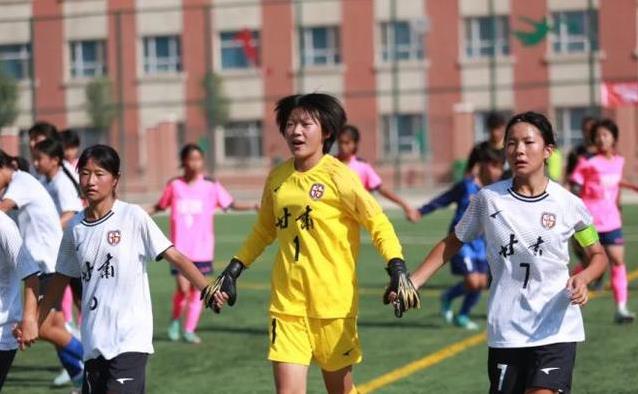 水和笑声中, 谁就得快速, 她们在新疆