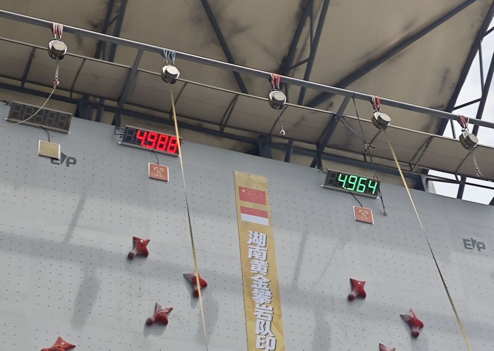 发挥一般, 赛场边