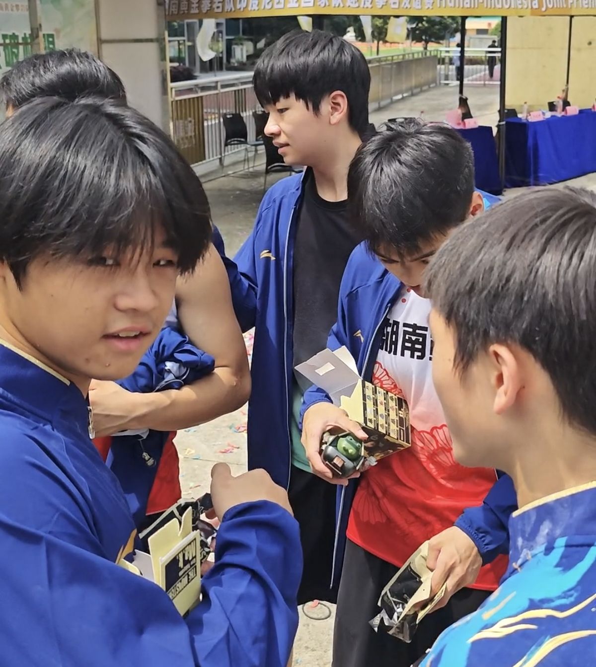 记者彭皓泽, 年轻队员们, rmt